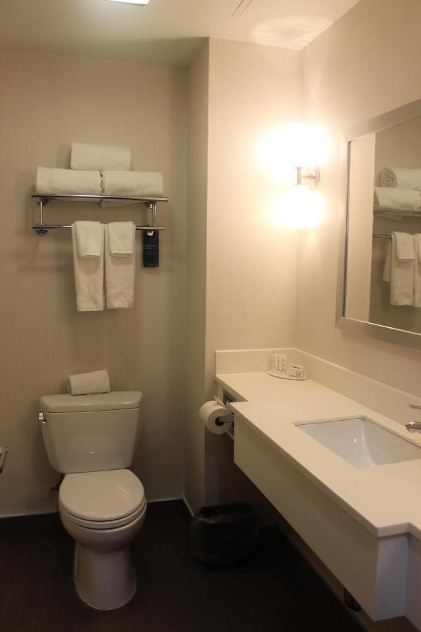 Fairfield Inn & Suites By Marriott New York Queens/Queensboro Bridge Екстериор снимка