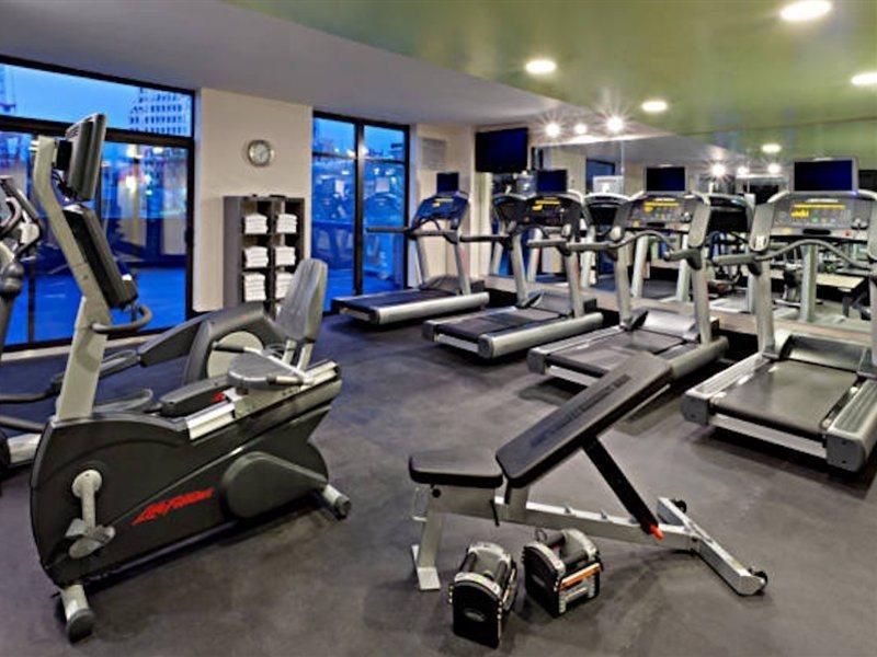 Fairfield Inn & Suites By Marriott New York Queens/Queensboro Bridge Екстериор снимка