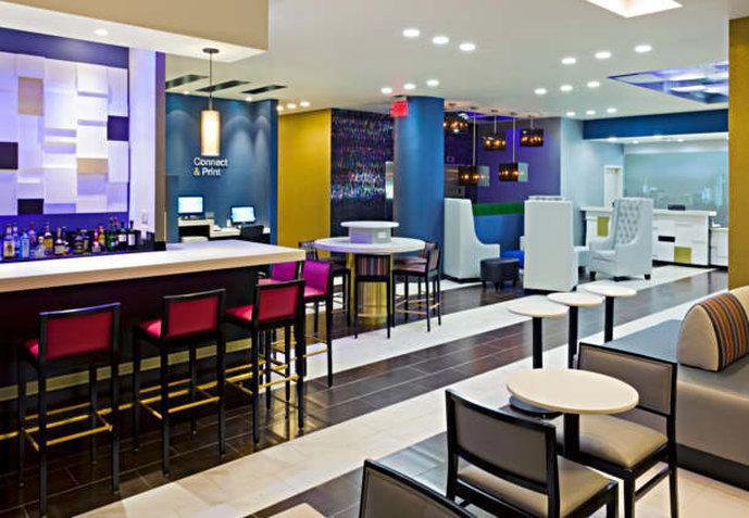 Fairfield Inn & Suites By Marriott New York Queens/Queensboro Bridge Ресторант снимка